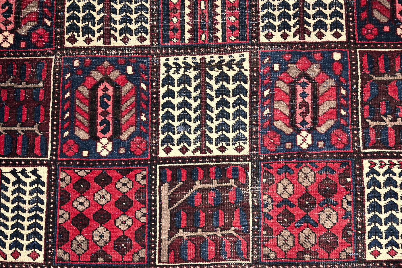 Vintage Bakhtiari Rug – Crimson Khesti