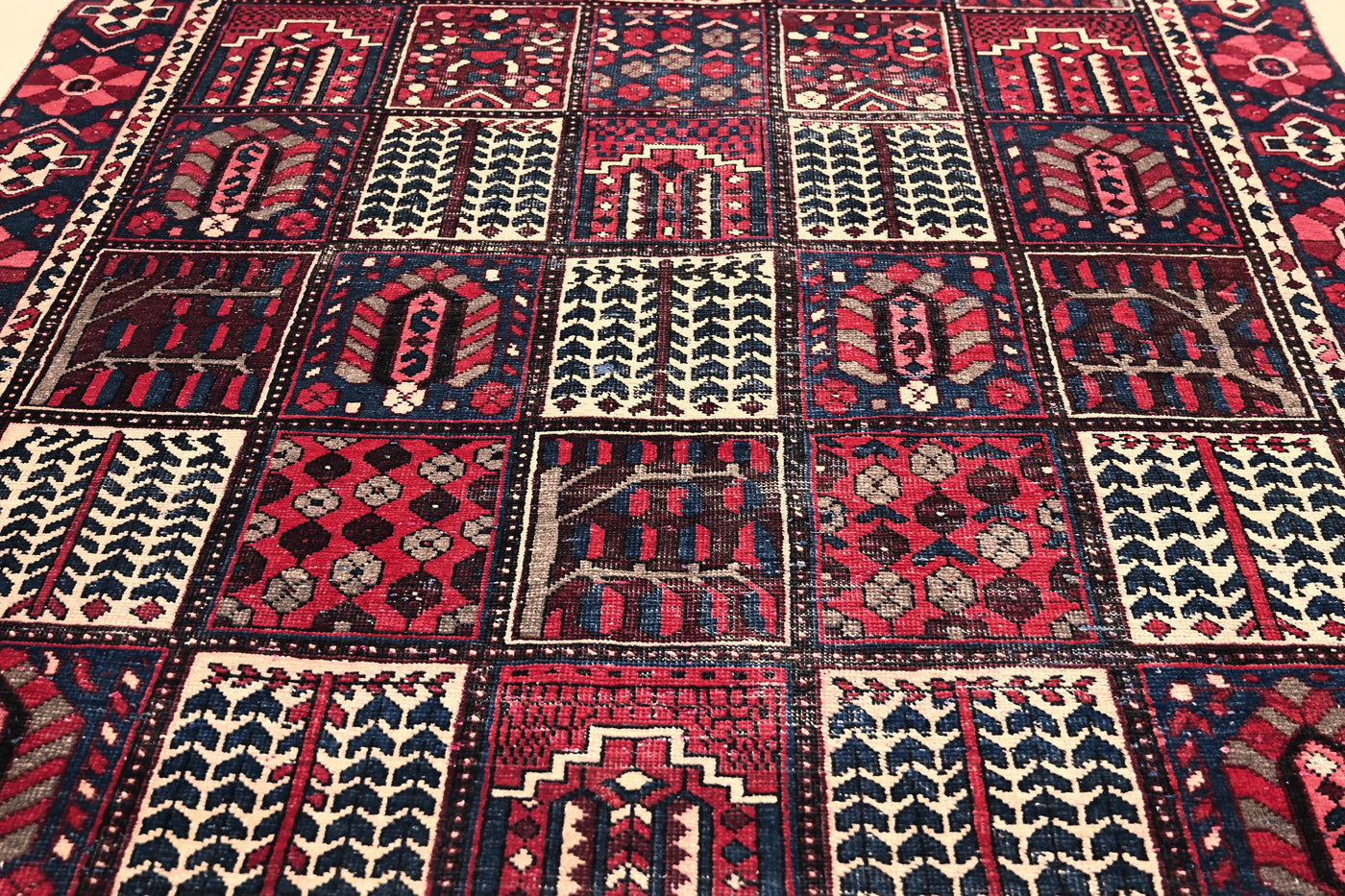Vintage Bakhtiari Rug – Crimson Khesti