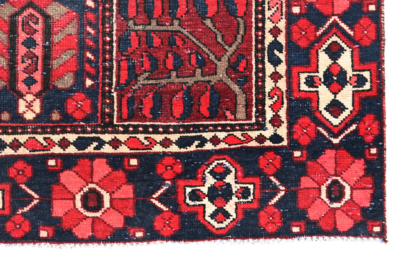 Vintage Bakhtiari Rug – Crimson Khesti