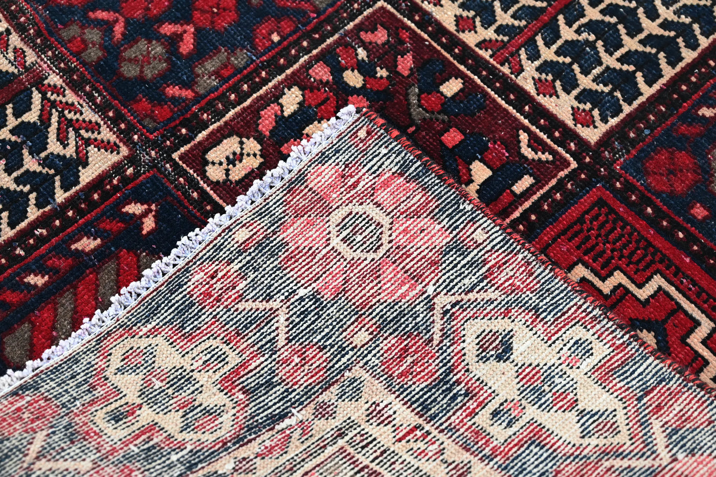 Vintage Bakhtiari Rug – Crimson Khesti