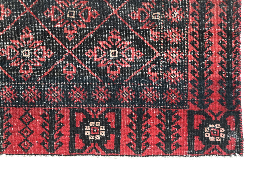 Vintage Baluchi Rug – Crimson Lattice