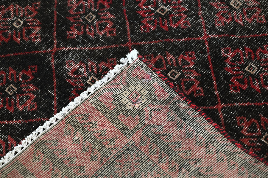 Vintage Baluchi Rug – Crimson Lattice