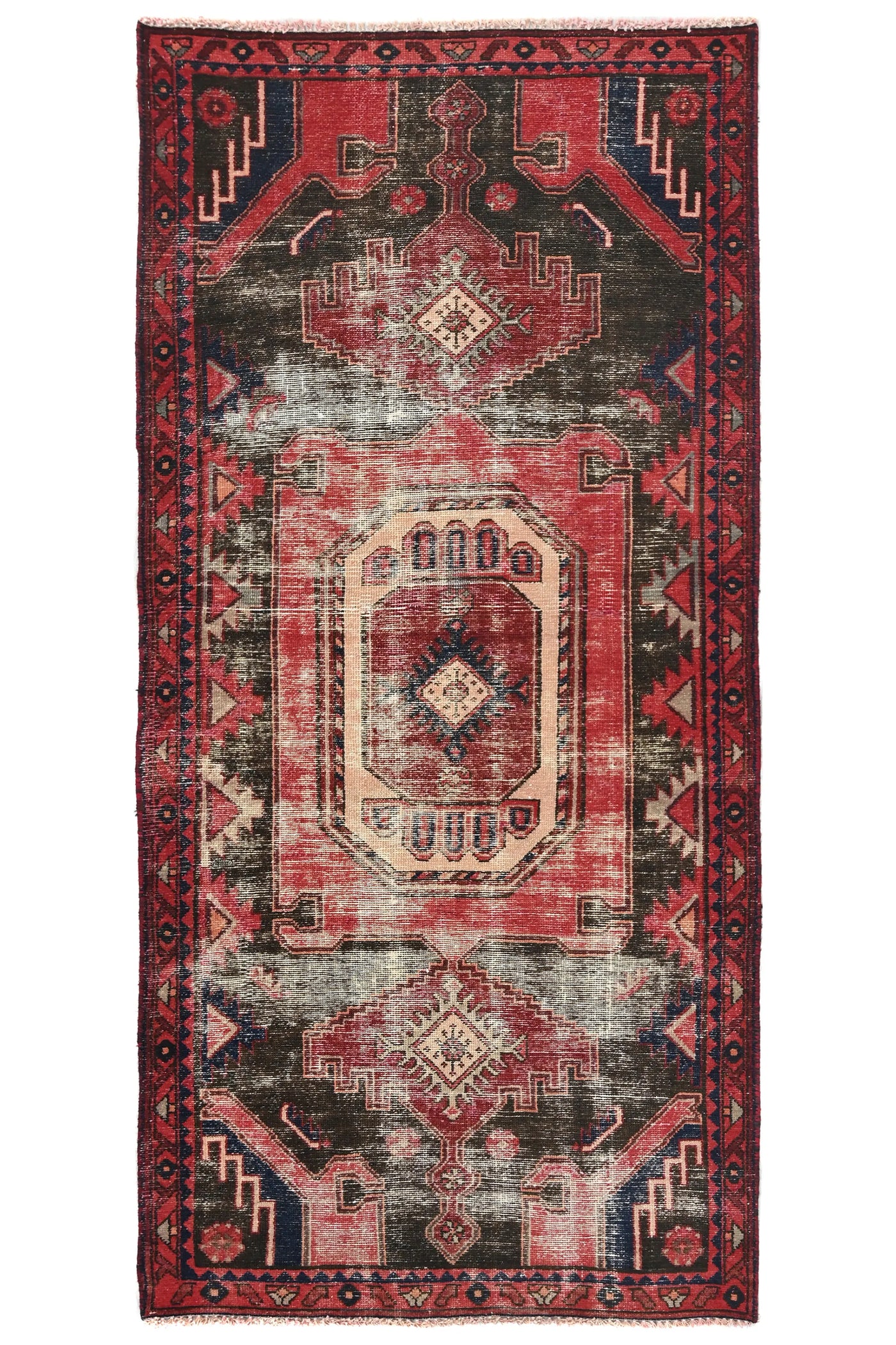Vintage Shiraz Rug – Crimson Citadel