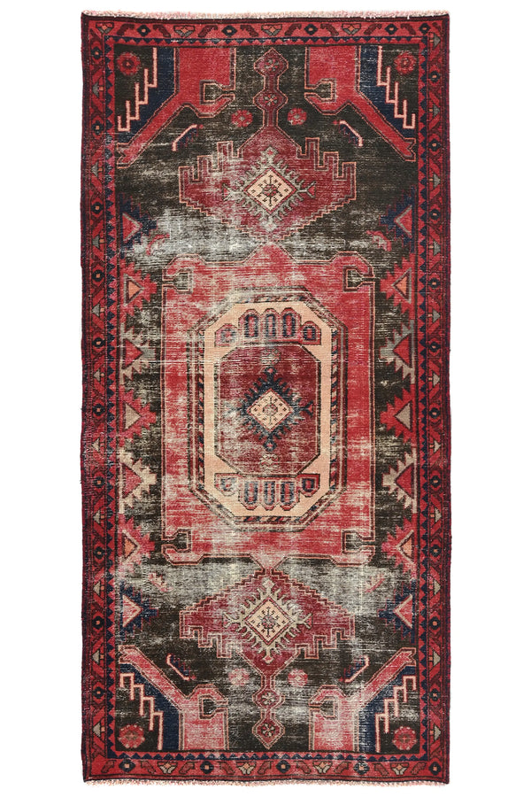Vintage Shiraz Rug – Crimson Citadel