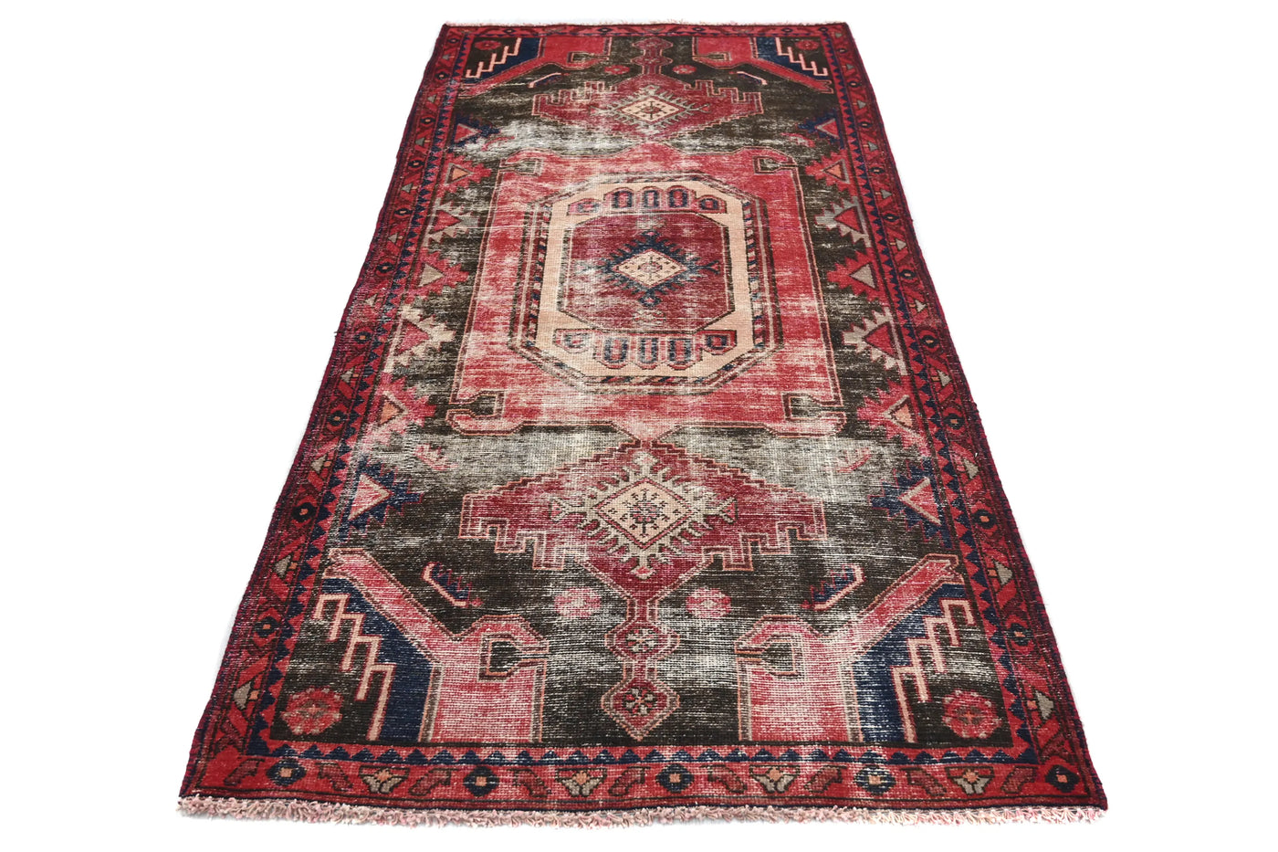 Vintage Shiraz Rug – Crimson Citadel