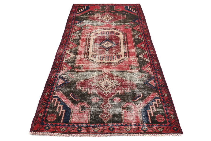 Vintage Shiraz Rug – Crimson Citadel