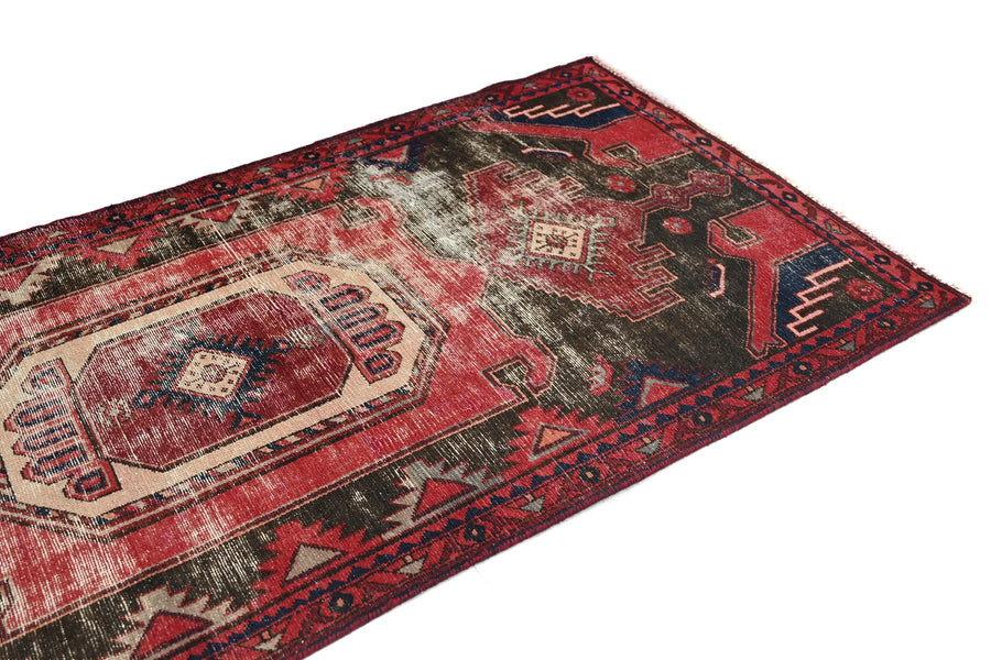 Vintage Shiraz Rug – Crimson Citadel