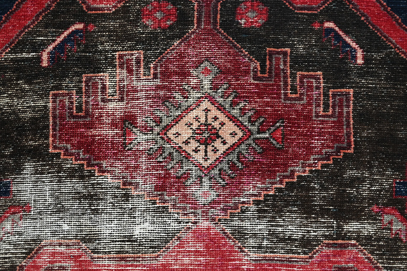 Vintage Shiraz Rug – Crimson Citadel