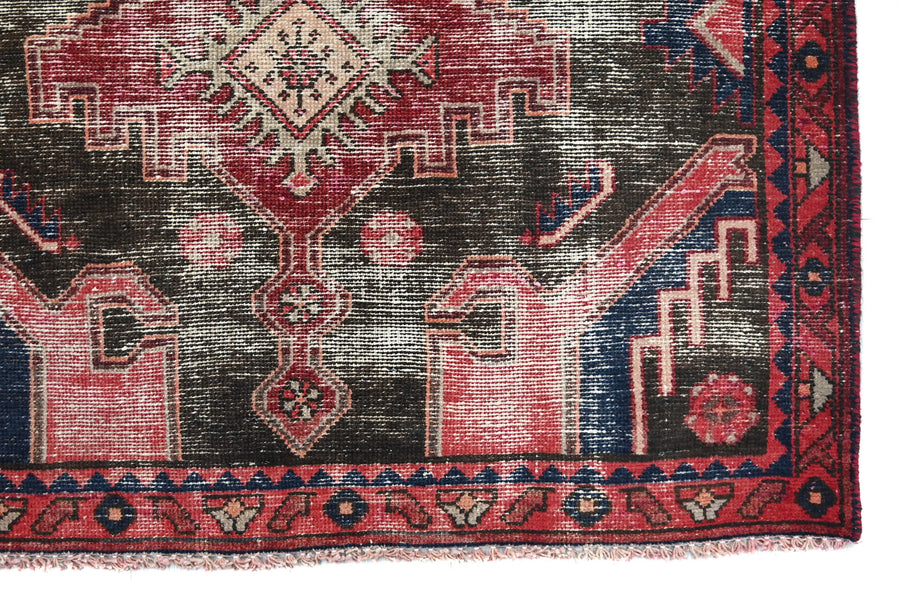 Vintage Shiraz Rug – Crimson Citadel