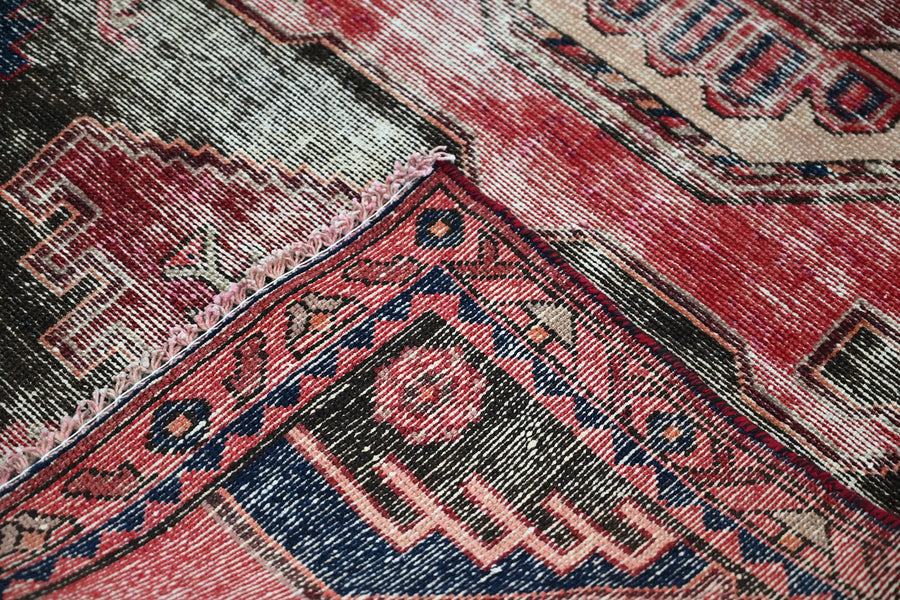 Vintage Shiraz Rug – Crimson Citadel