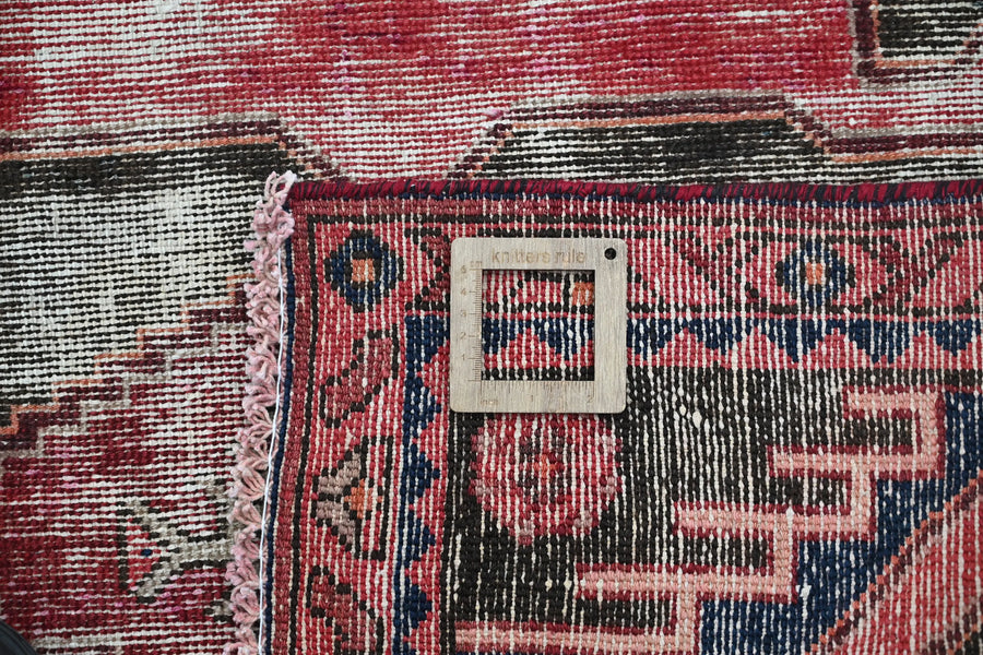 Vintage Shiraz Rug – Crimson Citadel