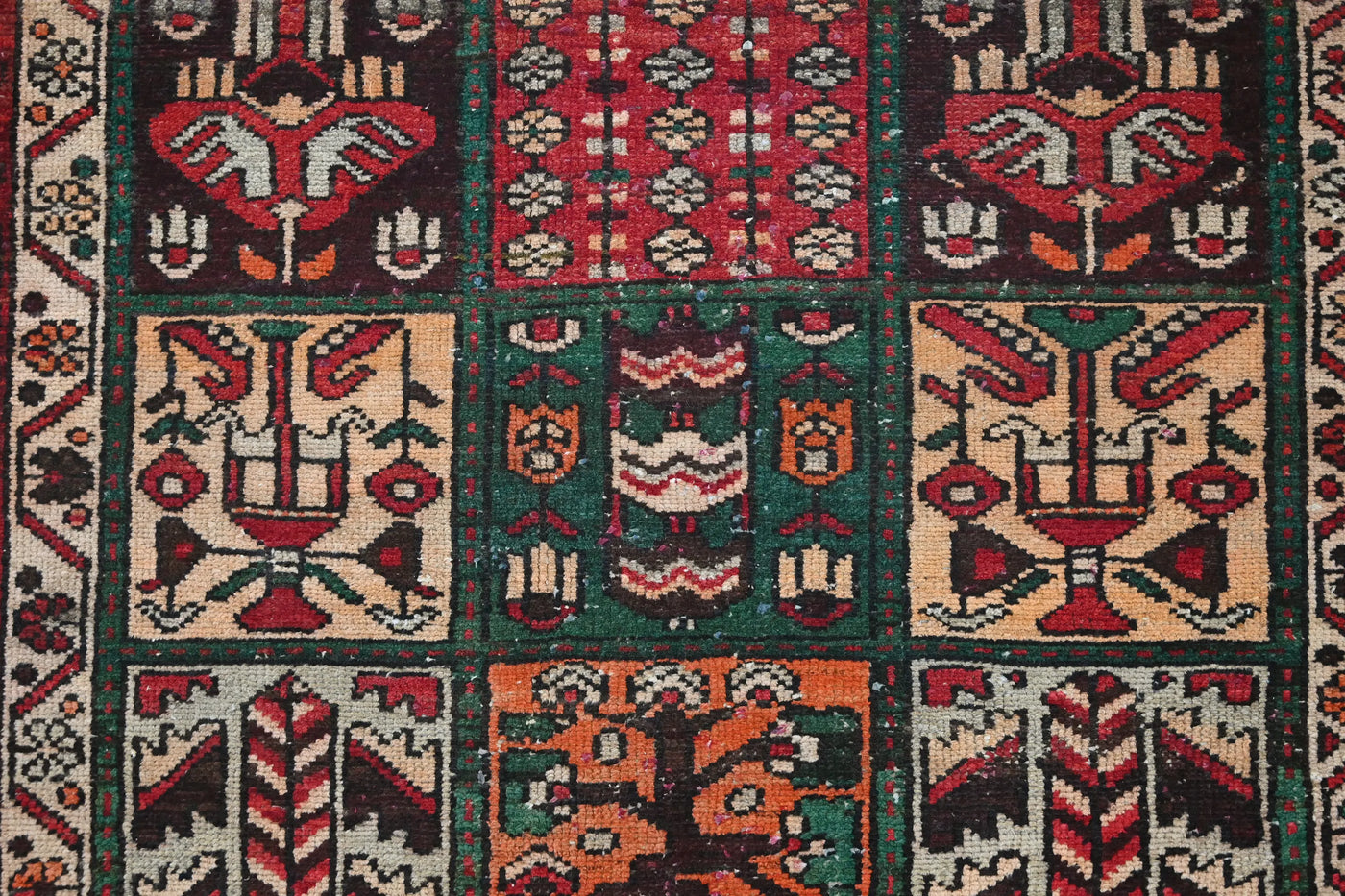 Vintage Bakhtiari Rug – Emerald Khesti