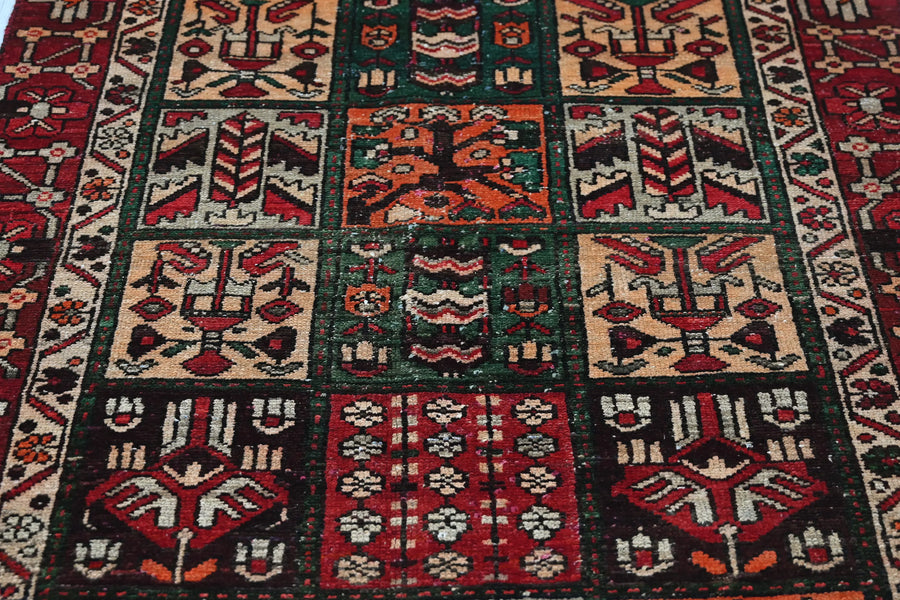 Vintage Bakhtiari Rug – Emerald Khesti