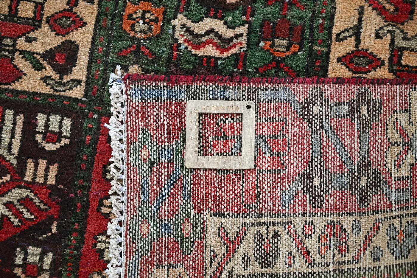 Vintage Bakhtiari Rug – Emerald Khesti
