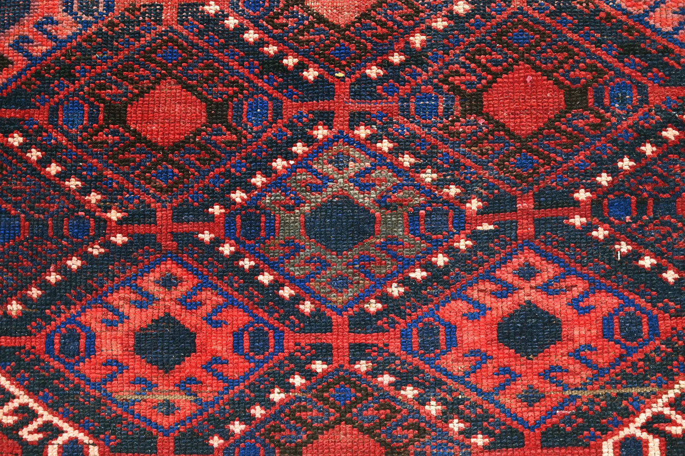 Vintage Shiraz Rug – Ruby Diamond