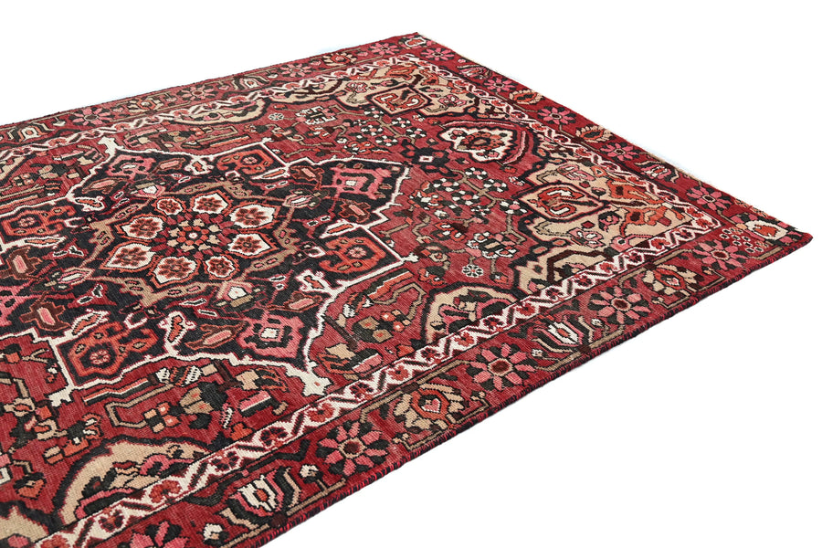 Vintage Shiraz Rug – Crimson Medallion