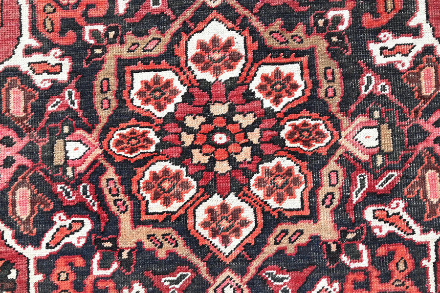 Vintage Shiraz Rug – Crimson Medallion