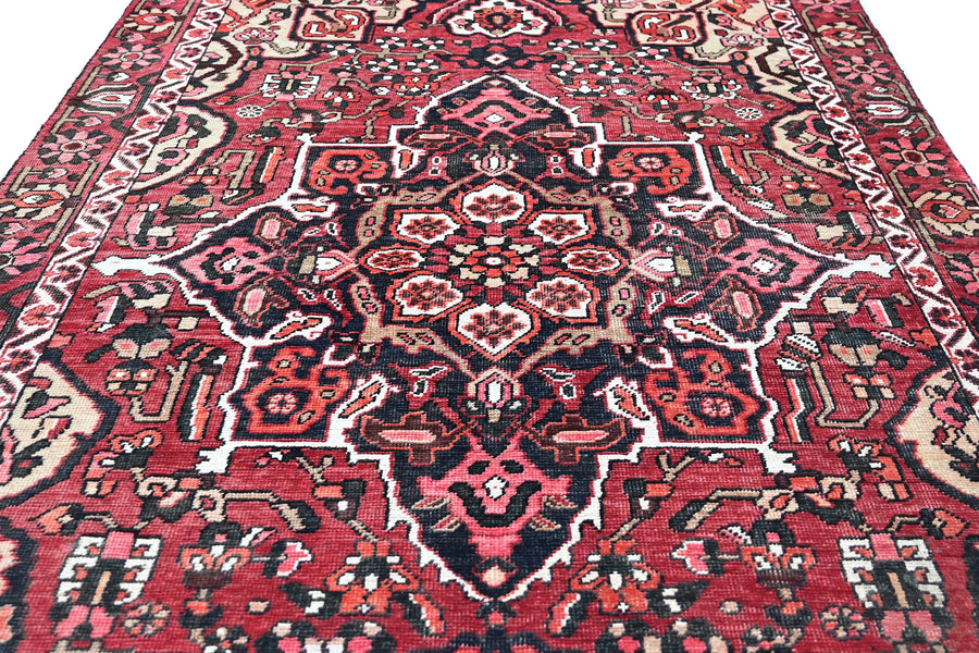 Vintage Shiraz Rug – Crimson Medallion