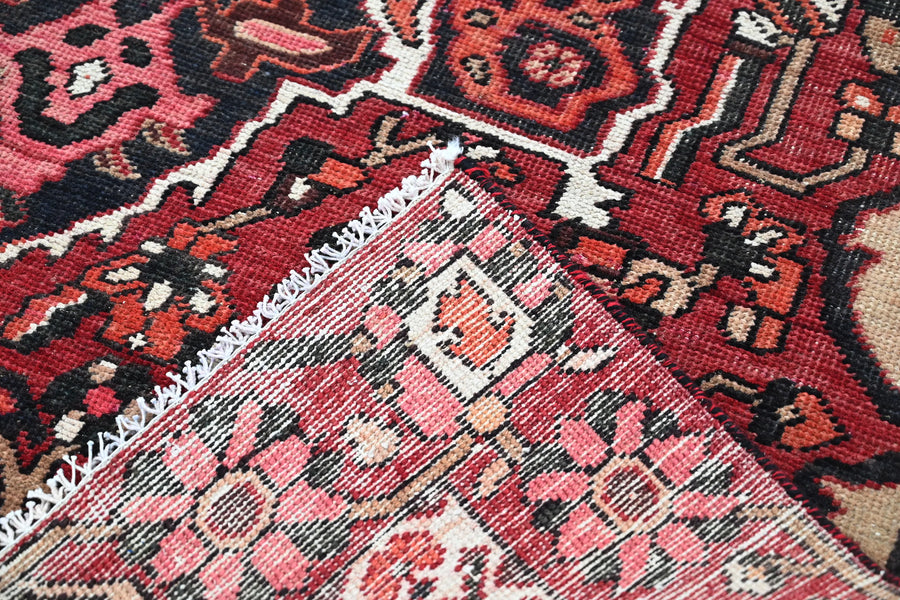 Vintage Shiraz Rug – Crimson Medallion