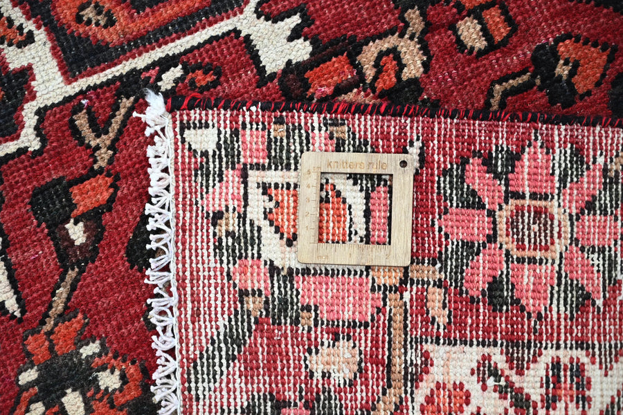 Vintage Shiraz Rug – Crimson Medallion