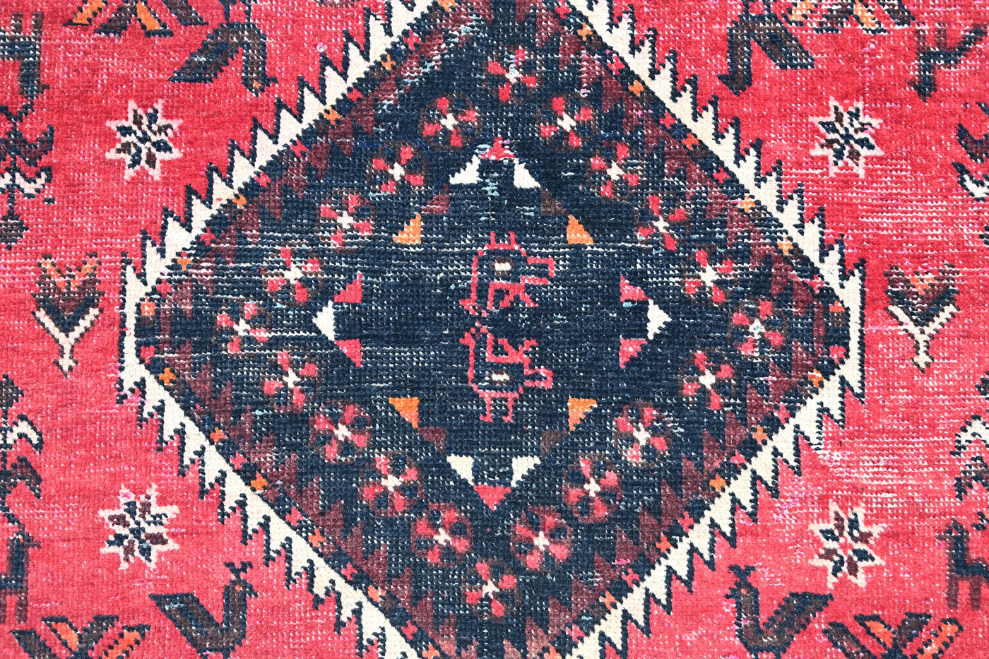 Vintage Shiraz Rug – Obsidian Diamond