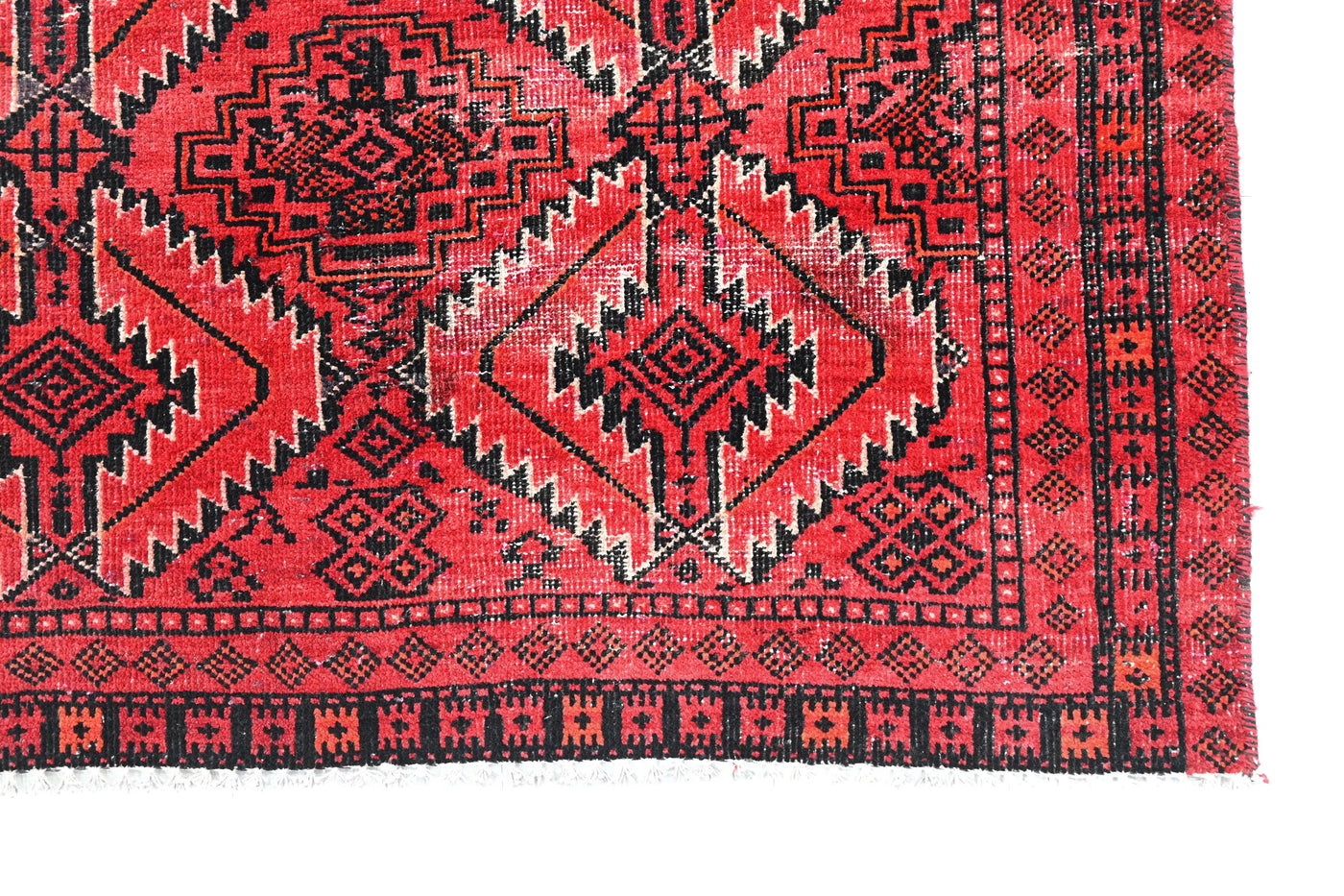 Vintage Baluchi Rug – Crimson Diamond